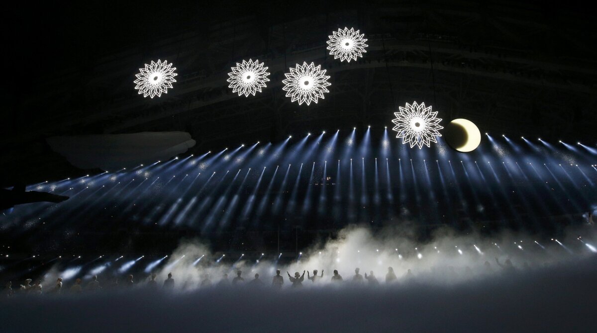 GALERIE FOTO » Să-nceapă jocurile! Ceremonie grandioasă de deschidere a JO de la Soci » Cine sînt românii din concurs, program şi transmisiuni