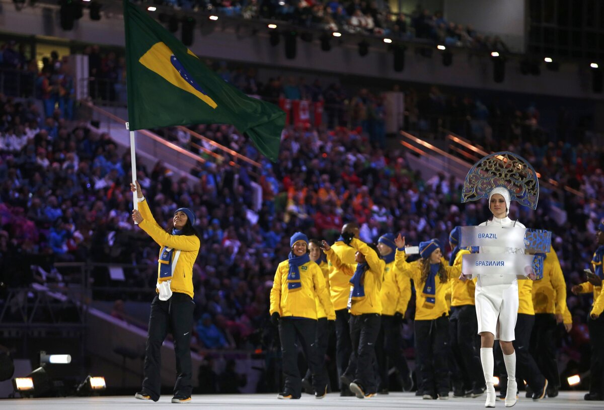 GALERIE FOTO » Să-nceapă jocurile! Ceremonie grandioasă de deschidere a JO de la Soci » Cine sînt românii din concurs, program şi transmisiuni