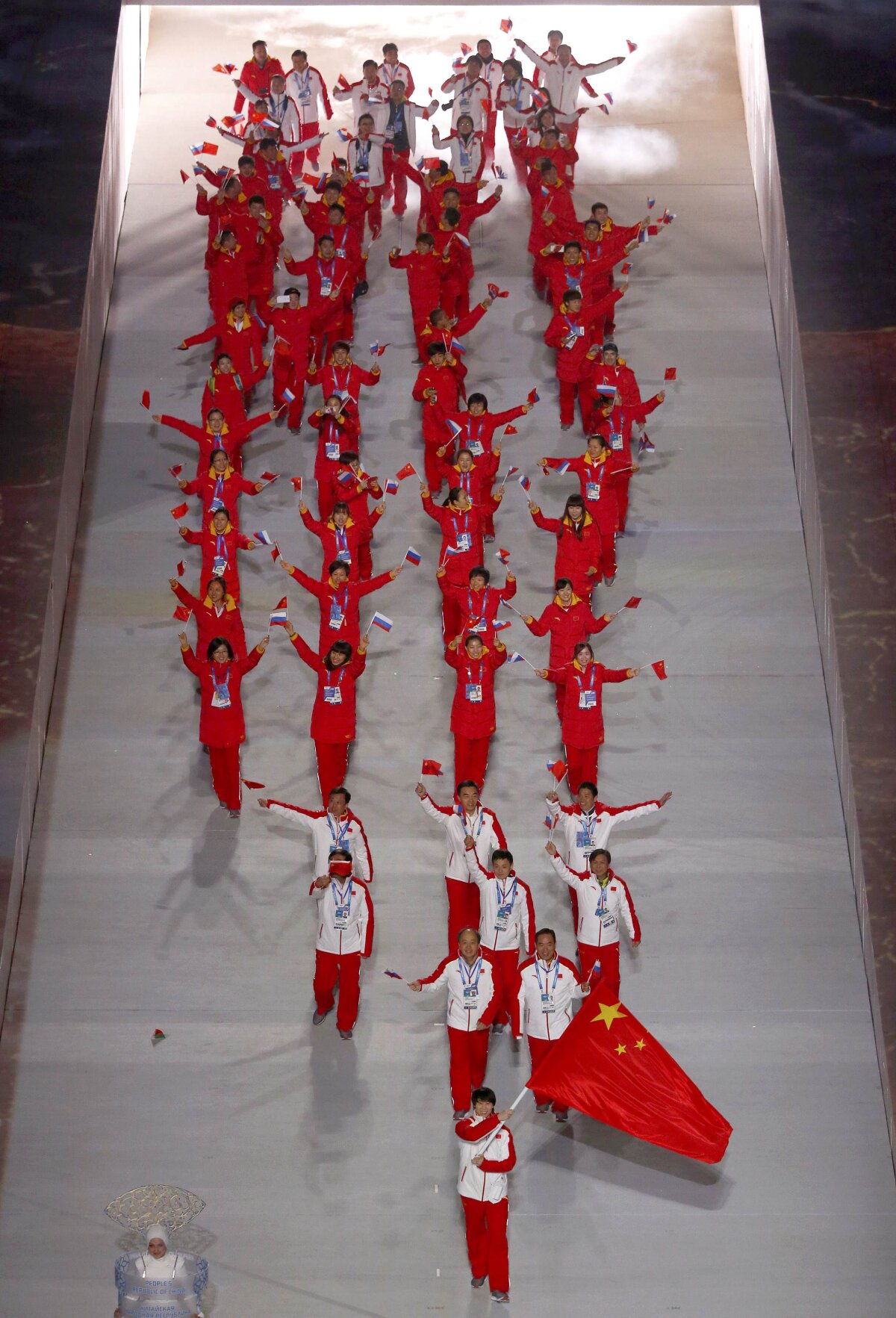 GALERIE FOTO » Să-nceapă jocurile! Ceremonie grandioasă de deschidere a JO de la Soci » Cine sînt românii din concurs, program şi transmisiuni