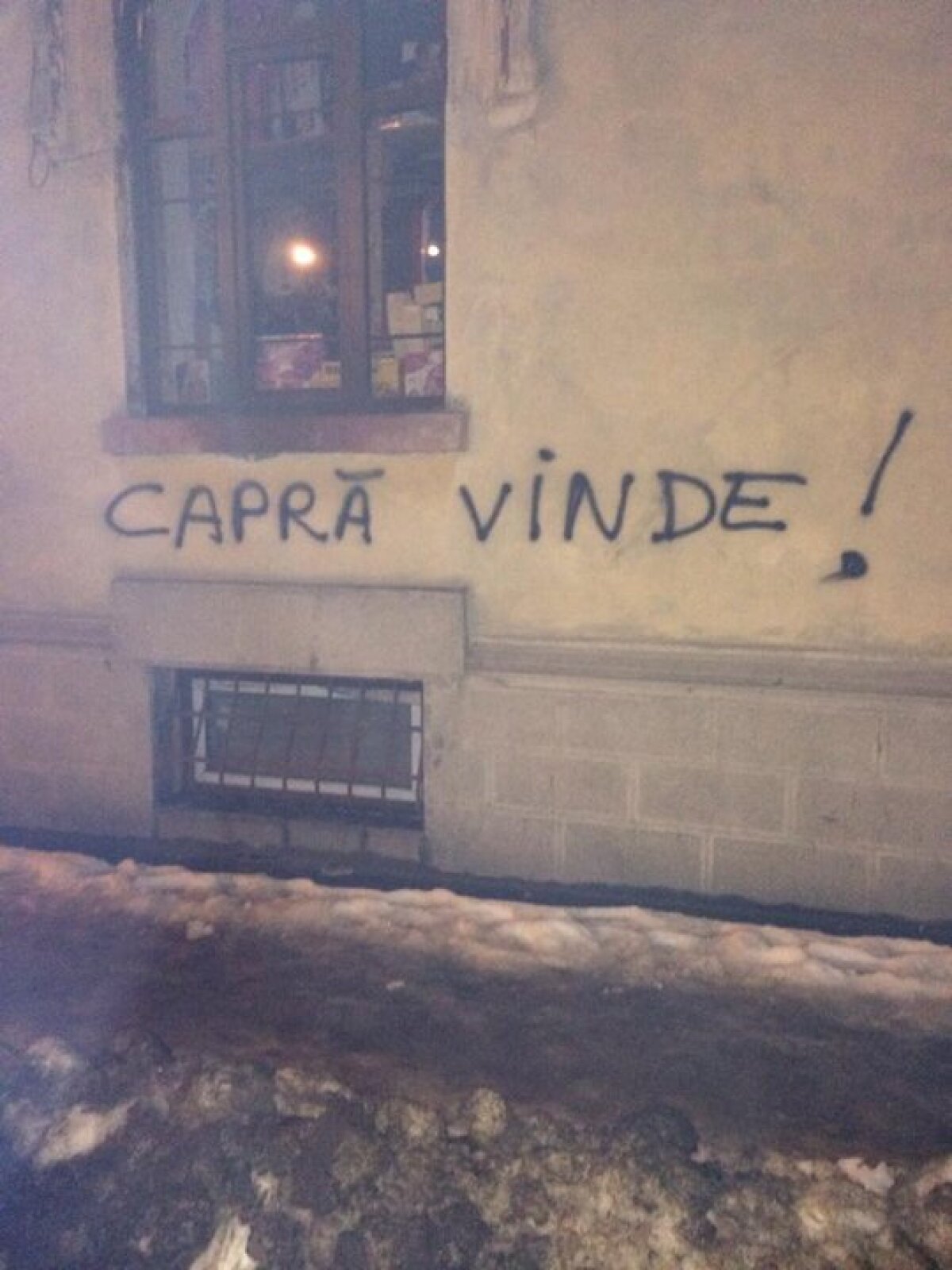 GALERIE FOTO Nu mai este dorit la Petrolul » Fanii au împînzit Ploieştiul cu sute de mesaje anti-Capră!