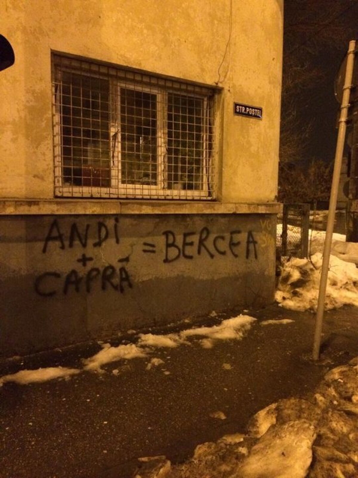 GALERIE FOTO Nu mai este dorit la Petrolul » Fanii au împînzit Ploieştiul cu sute de mesaje anti-Capră!