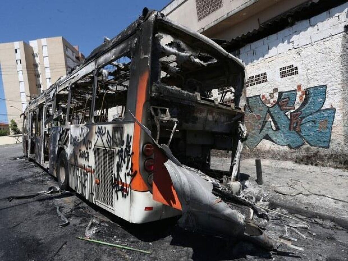 GALERIE FOTO "Nu, nu merg la Cupa Mondială" » Cu o economie care se clatină, Brazilia e traversată de proteste violente împotriva turneului final