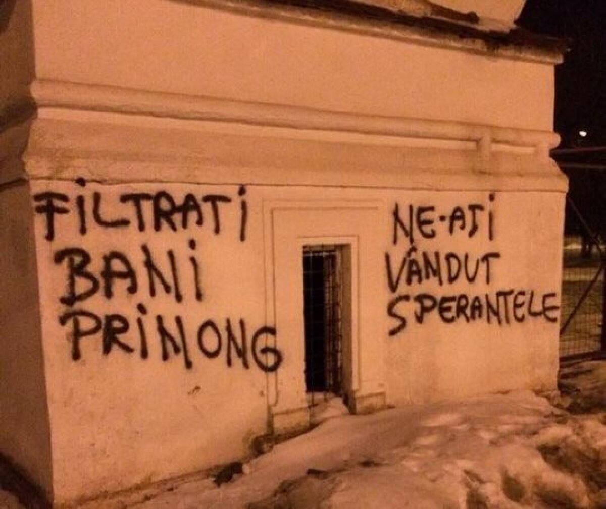 "Lupii" nu-l mai vor pe Dan Capră! » Finanţatorul e pus la zid pentru că a vîndut prea mulţi jucători