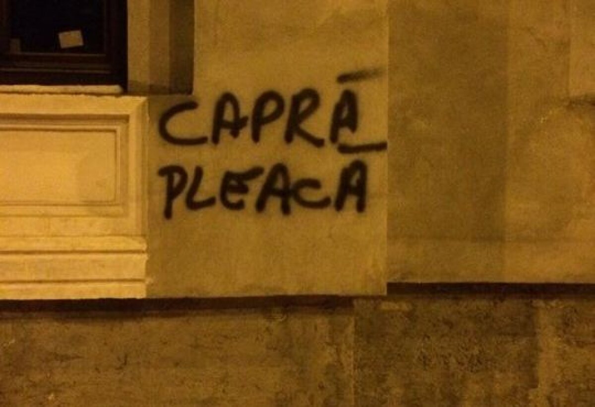 "Lupii" nu-l mai vor pe Dan Capră! » Finanţatorul e pus la zid pentru că a vîndut prea mulţi jucători