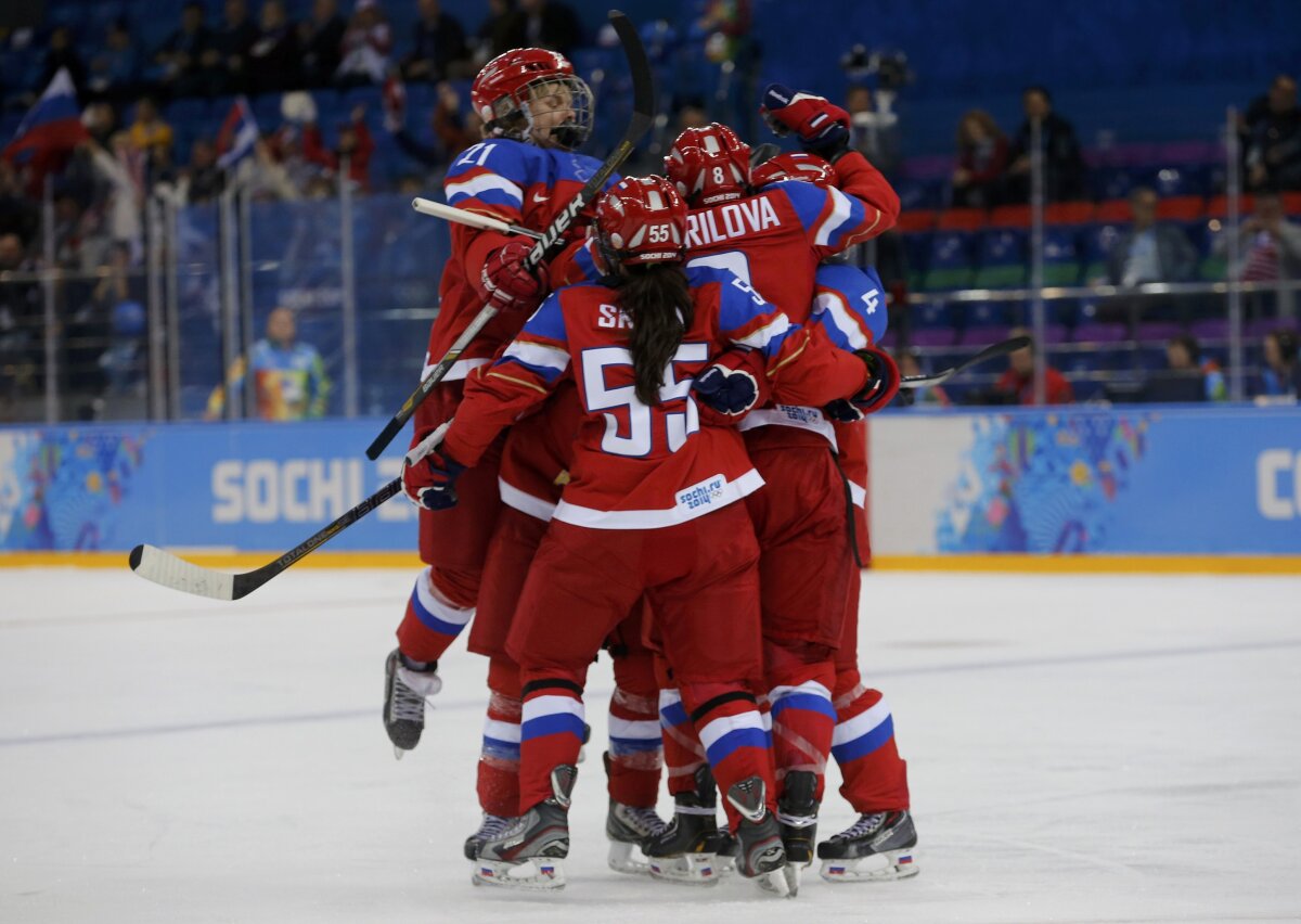 GALERIE FOTO A început show-ul! 15 imagini spectaculoase din cel mai tare sport de echipă de la Soci: hocheiul!