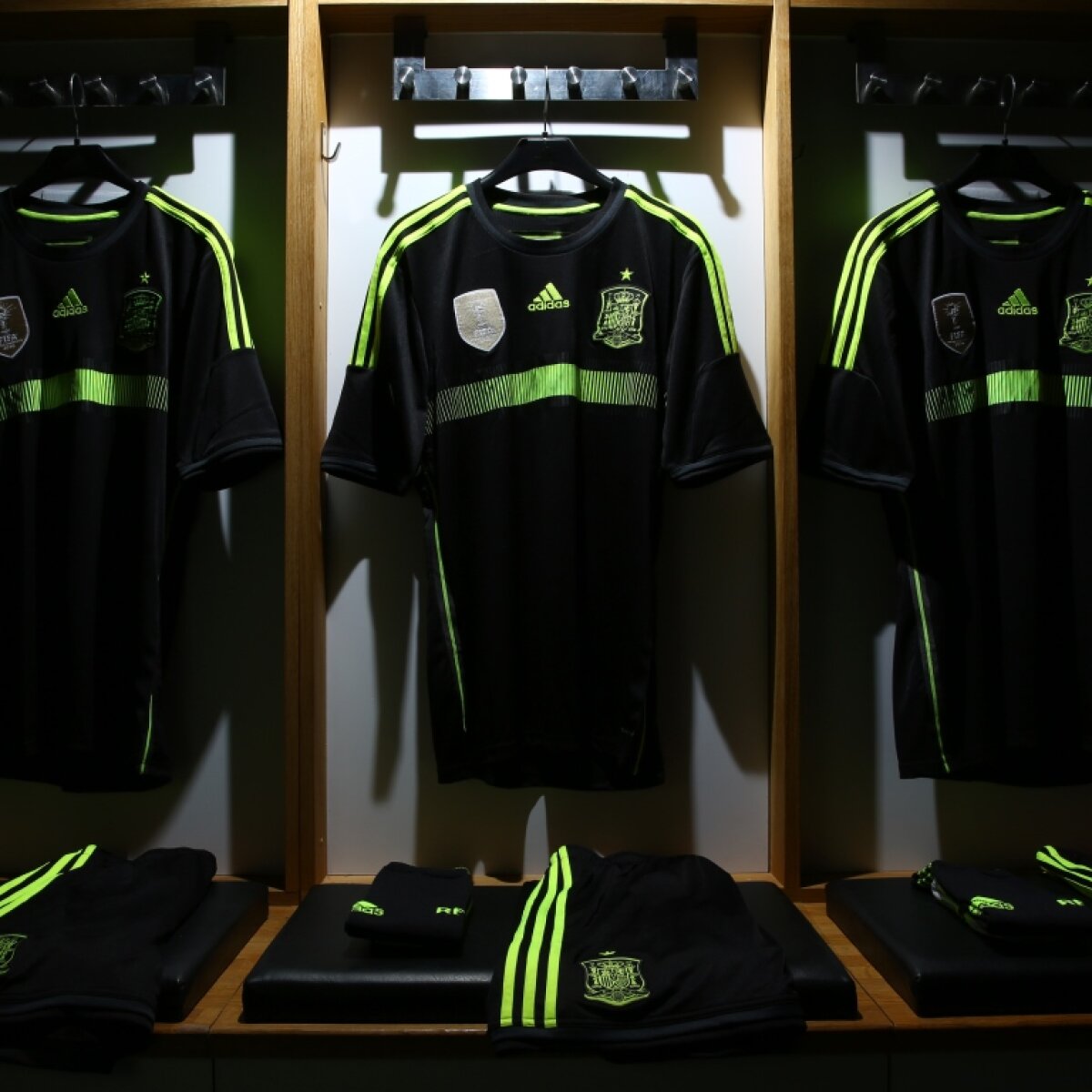 FOTO Spania şochează cu echipamentul de deplasare la Mondial! Iată patru dintre tricourile care vor scrie istorie în Brazilia