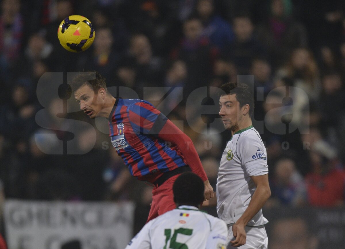 FOTO şi VIDEO From Chiajna with love » Steaua a făcut spectacol, 4-0, cu un adversar paralizat, care i-a făcut două goluri cadou