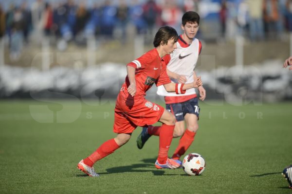 GALERIE FOTO "Piticul" al II-lea » Patrick Petre a debutat în tricoul lui Dinamo şi a primit banderola!