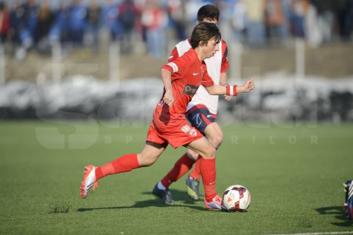 GALERIE FOTO "Piticul" al II-lea » Patrick Petre a debutat în tricoul lui Dinamo şi a primit banderola!