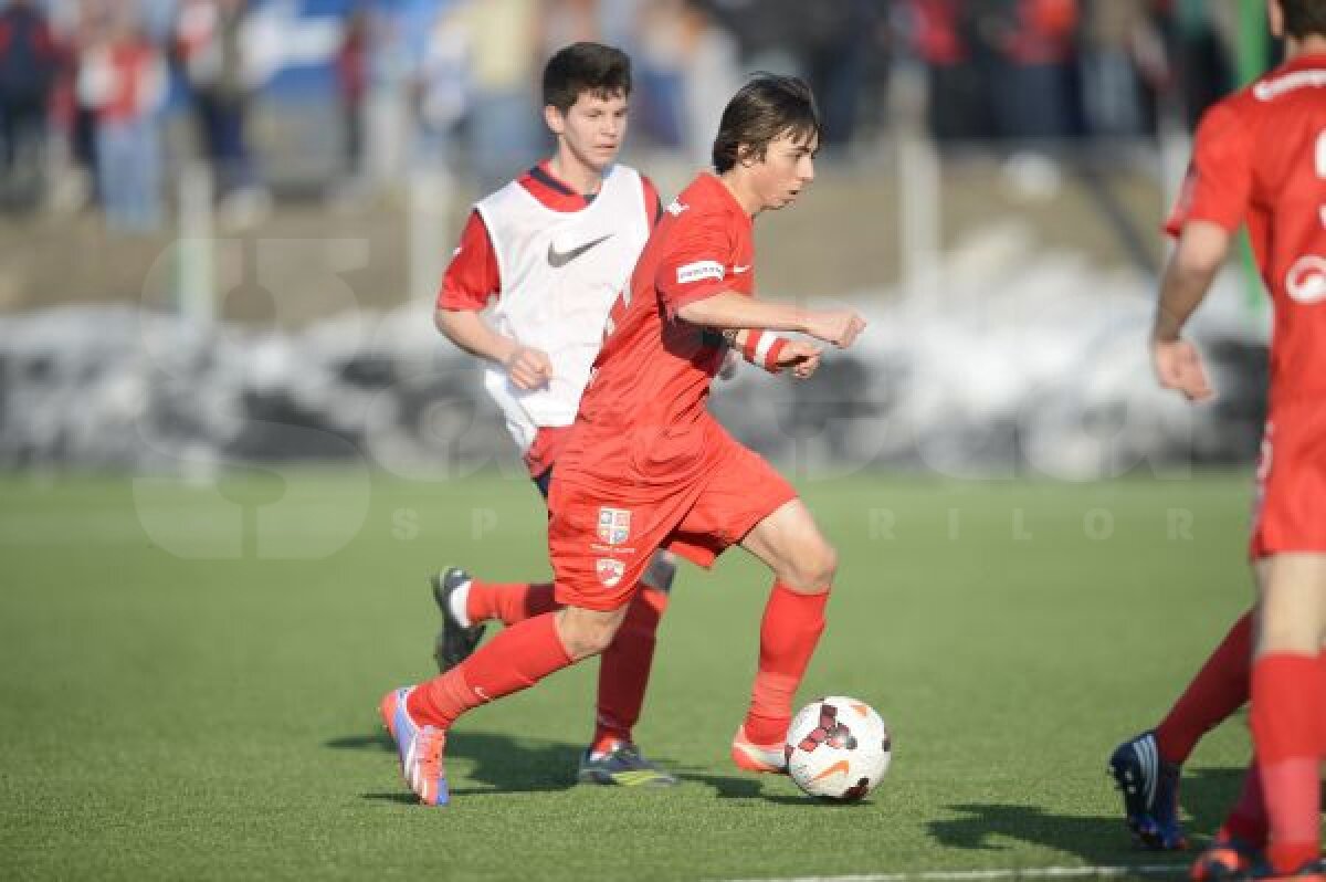 GALERIE FOTO "Piticul" al II-lea » Patrick Petre a debutat în tricoul lui Dinamo şi a primit banderola!