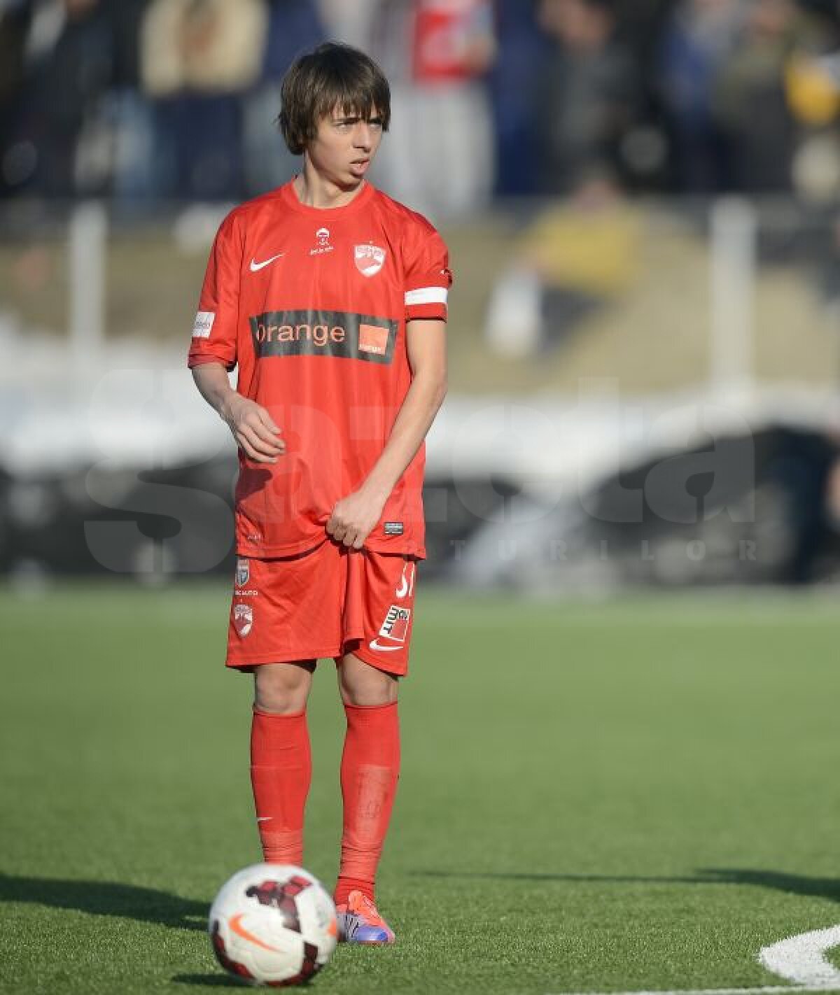 GALERIE FOTO "Piticul" al II-lea » Patrick Petre a debutat în tricoul lui Dinamo şi a primit banderola!