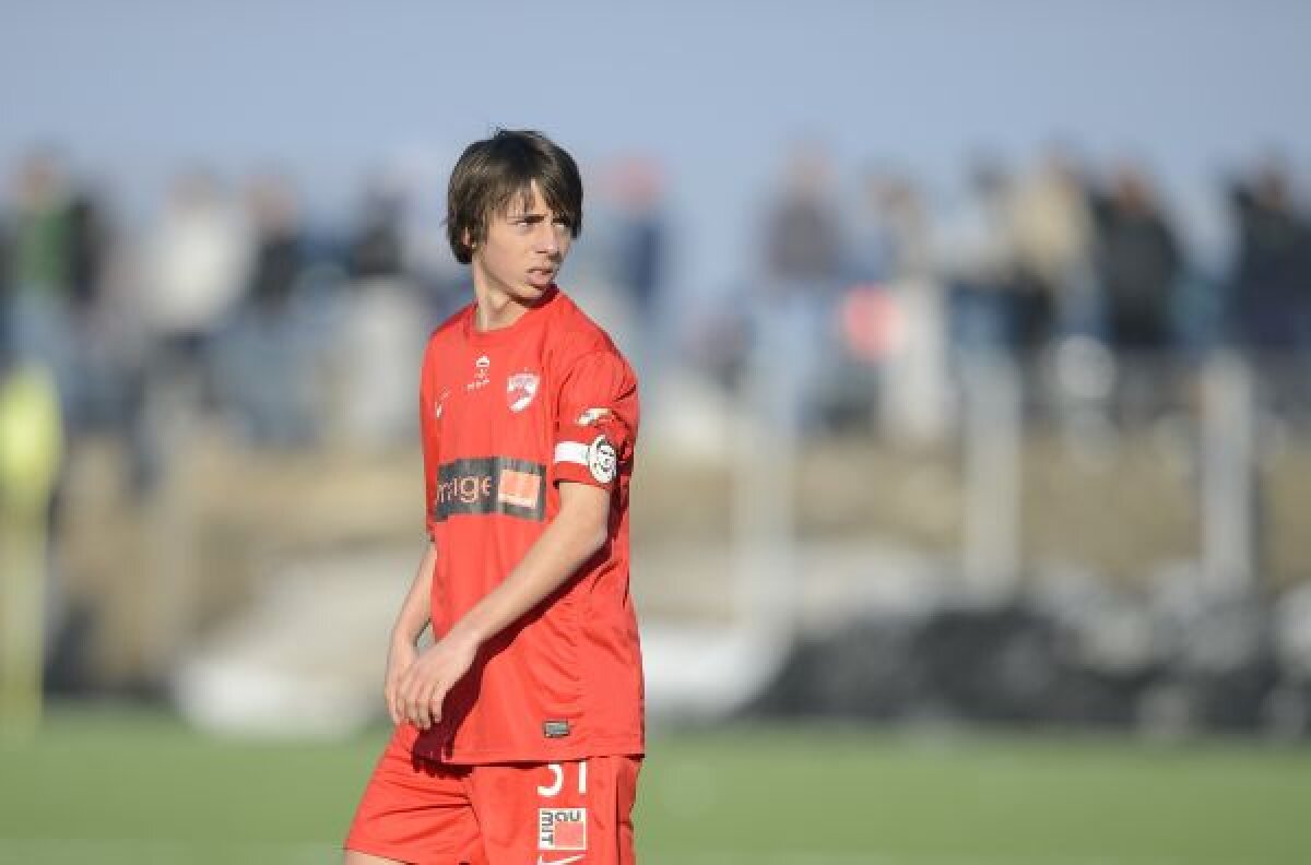 GALERIE FOTO "Piticul" al II-lea » Patrick Petre a debutat în tricoul lui Dinamo şi a primit banderola!