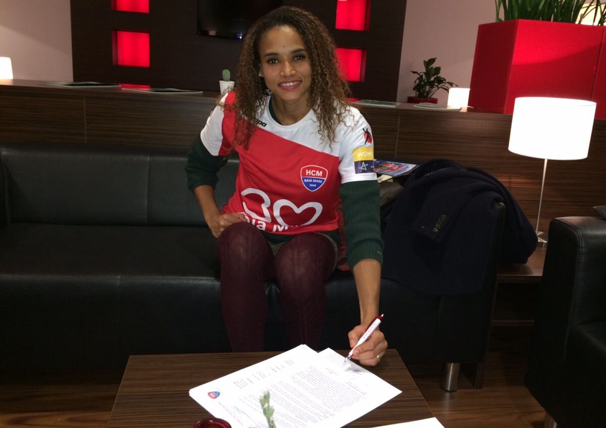 Cafea de export la Baia Mare » Barbara Arenhardt şi Alexandra do Nascimento au semnat cu HCM