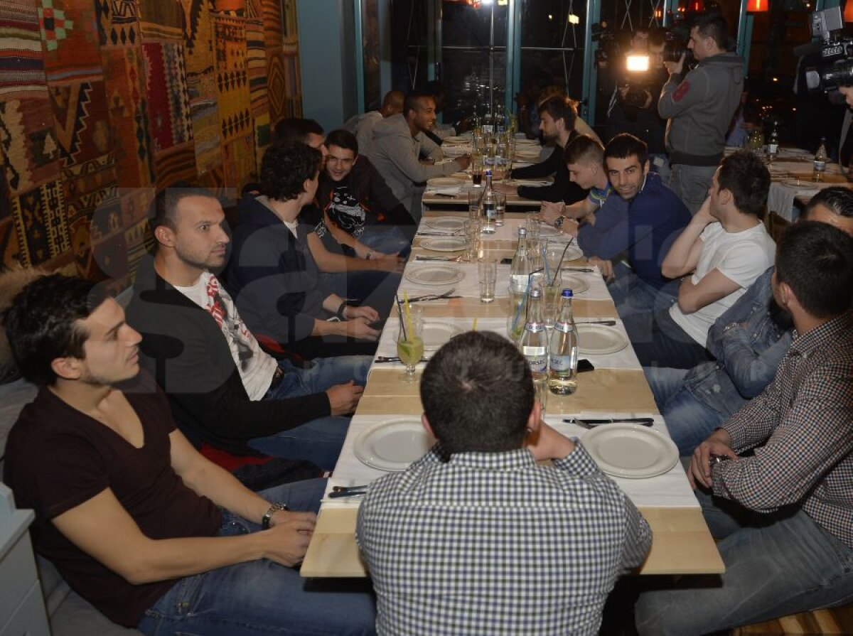 GALERIE FOTO Nici la masă nu uită de Steaua! Dinamoviştii s-au strîns la un restaurant înainte de reluarea campionatului