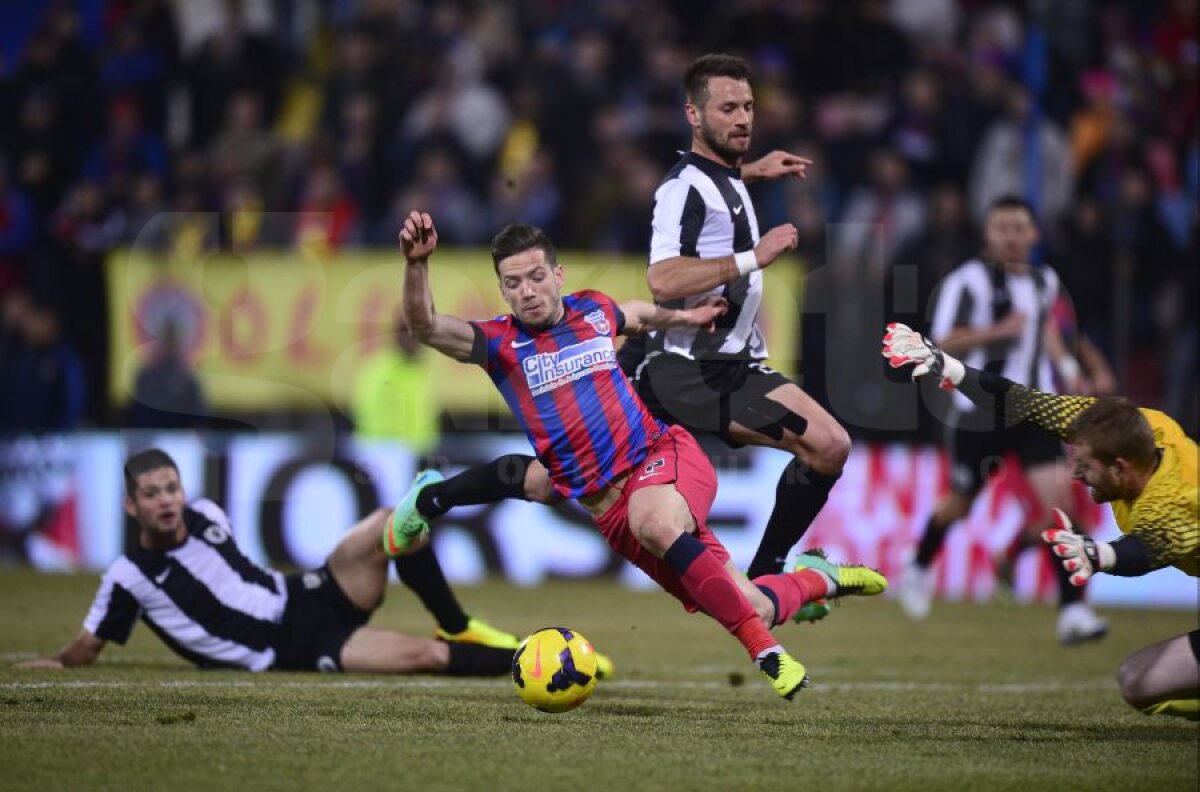 FOTO + VIDEO Steaua cîştigă şi se distanţează la 3 puncte de Astra după 2-0 cu U Cluj