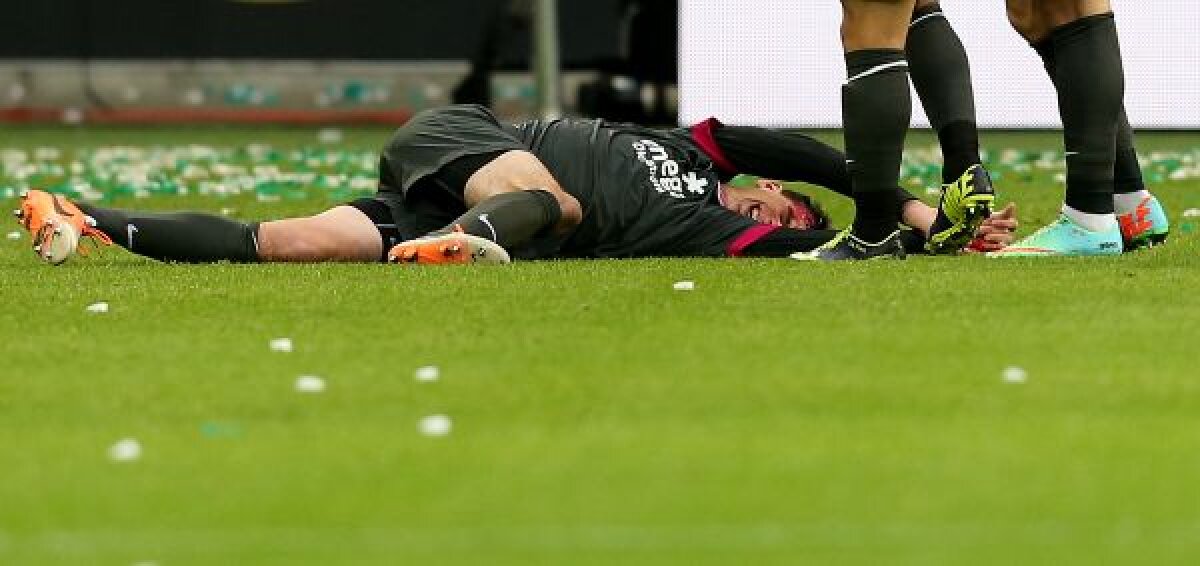 FOTO 13 puncte de sutură! » Christoph Moritz, mijlocaşul lui Mainz, a avut fruntea tăiată de crampoanele adversarului