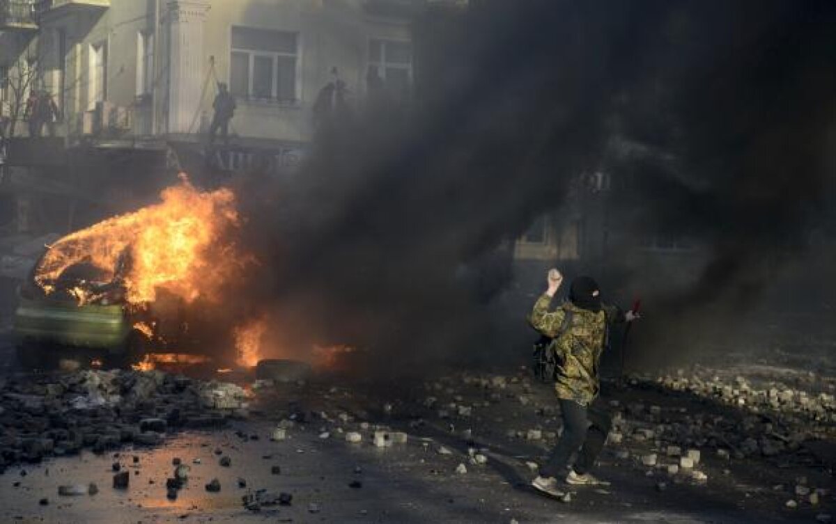 GALERIE FOTO Serghei Bubka cere pace la Kiev: "Sînt dispus să fac orice pentru o schimbare paşnică"