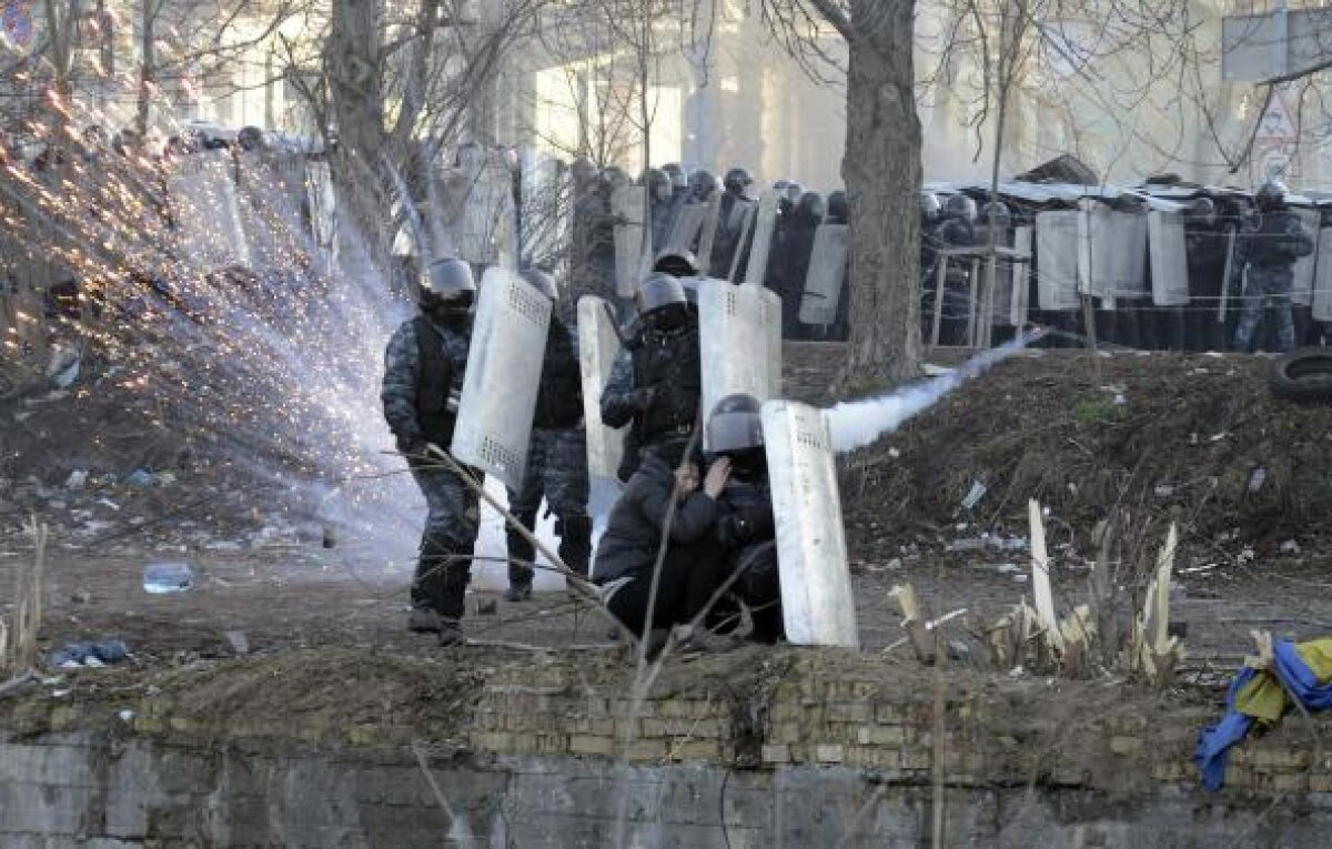 GALERIE FOTO Serghei Bubka cere pace la Kiev: "Sînt dispus să fac orice pentru o schimbare paşnică"