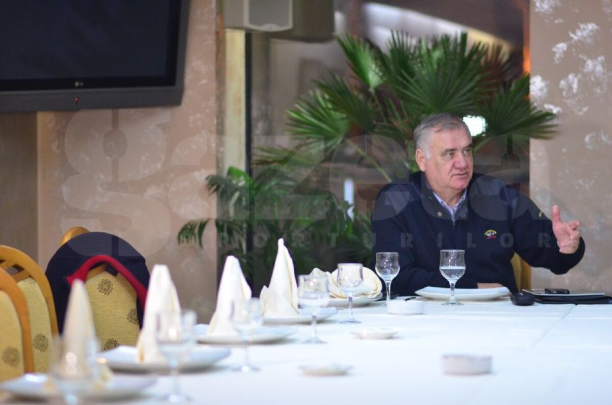 FOTO Aflat în campanie pentru alegerile FRF, Gheorghe Chivorchian a fost umilit la Craiova!