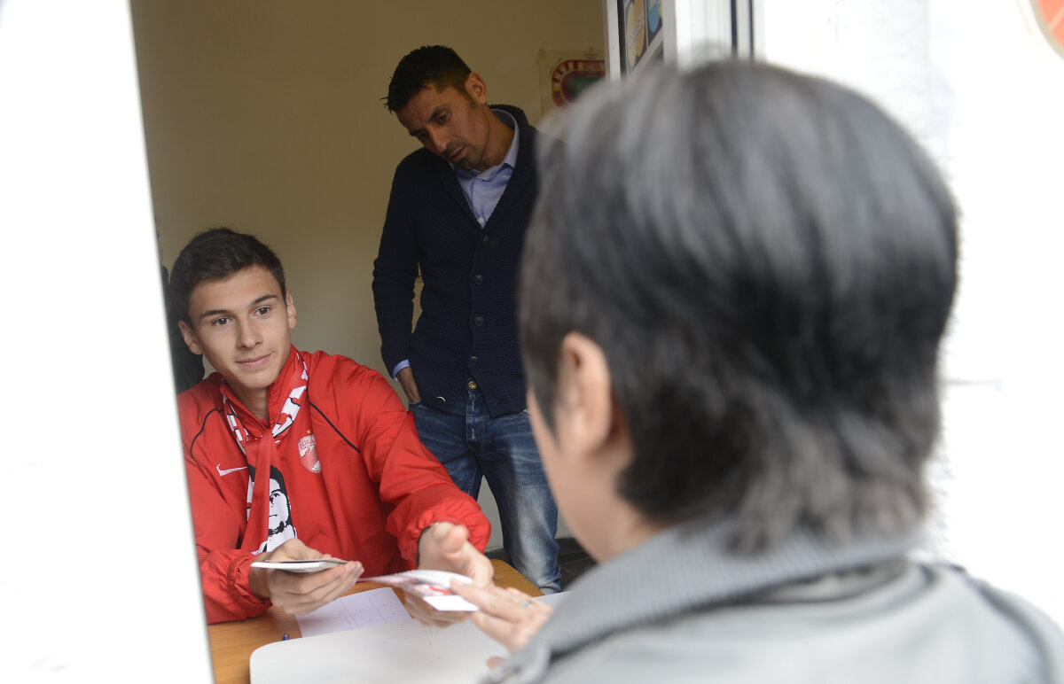 VIDEO Dinamoviştii au vîndut bilete la case, pentru meciul cu Viitorul, dar sînt cu gîndul la Steaua: "Le vom răspunde pe teren!"