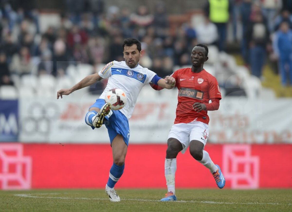 FOTO şi VIDEO Dinamo - Viitorul 1-2 » Dezastru pentru "cîini" în primul meci din 2014, debut de coşmar pentru Cioinac!