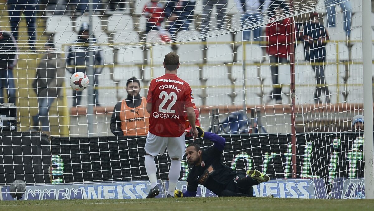 FOTO şi VIDEO Dinamo - Viitorul 1-2 » Dezastru pentru "cîini" în primul meci din 2014, debut de coşmar pentru Cioinac!