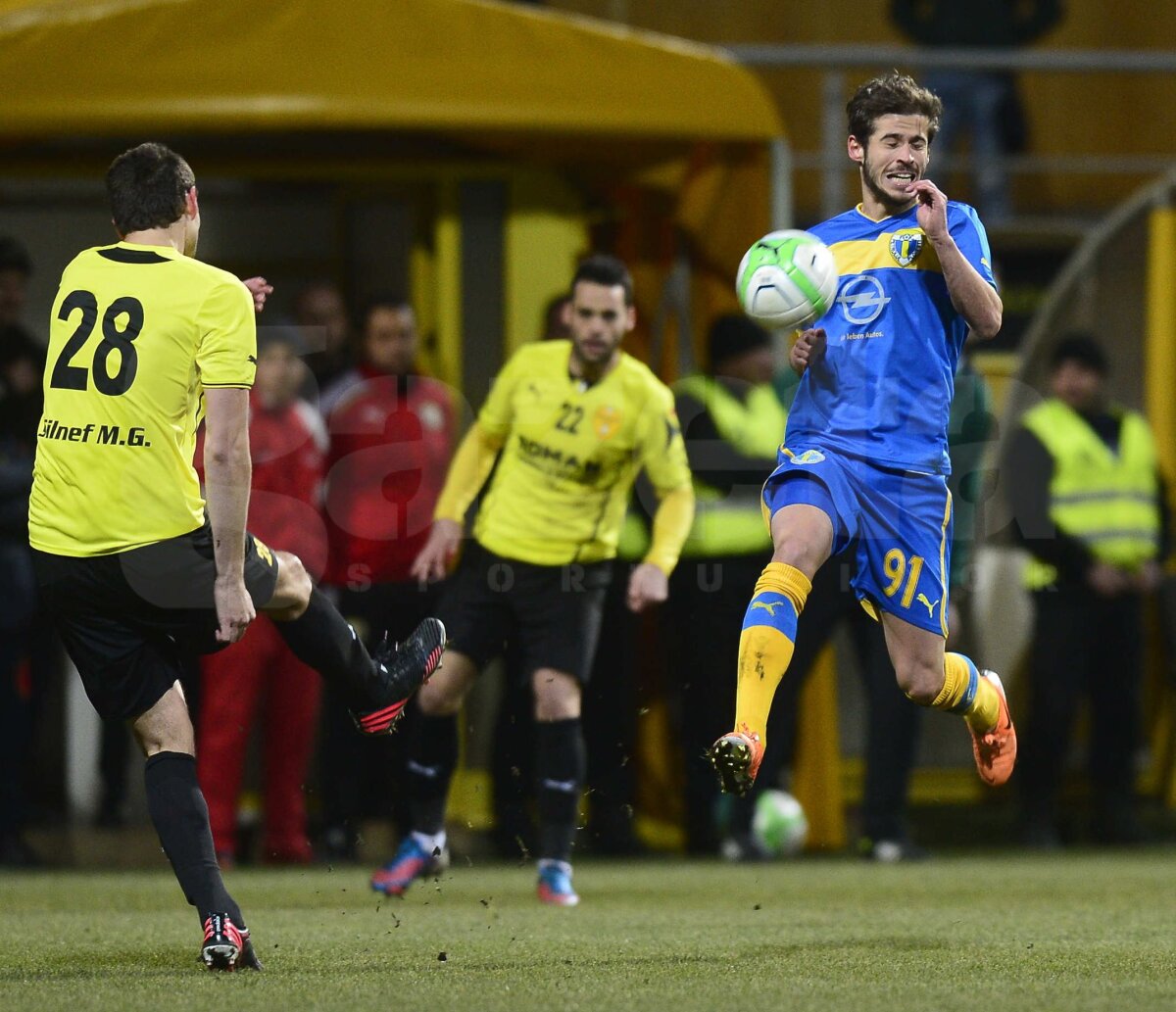 VIDEO şi FOTO Braşov - Petrolul 1-1 » Prahovenii au pierdut două puncte în ultimul minut!