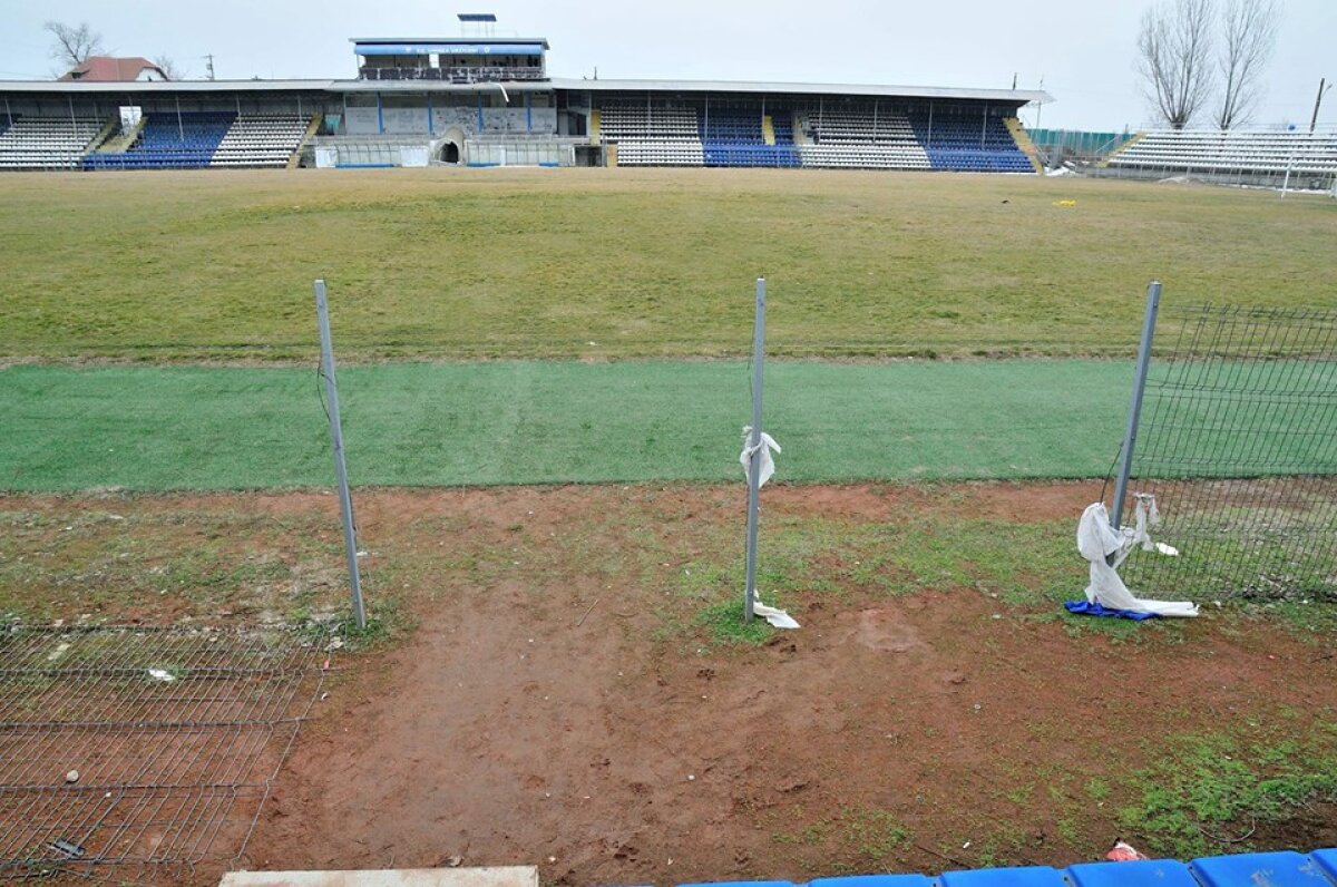 GALERIE FOTO Casa bîntuită » Stadionul Unirii Urziceni arată ca după bombardament