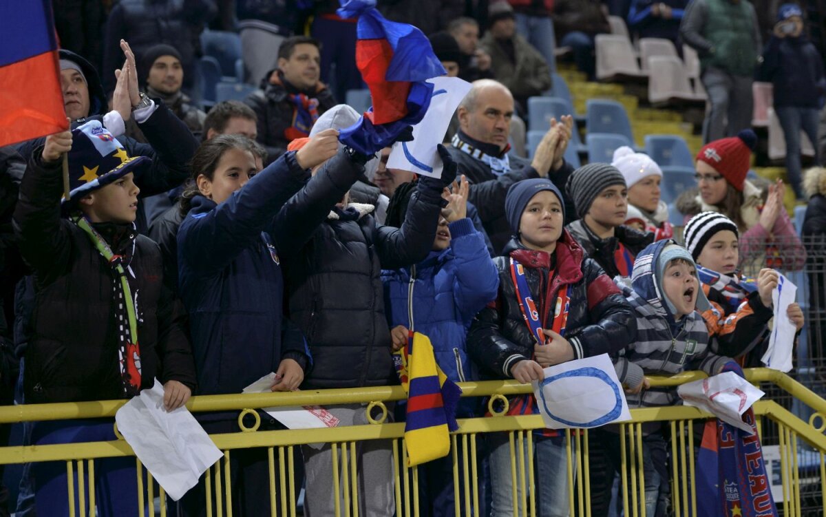 FOTO Templului îi stă bine în haine de derby » Peste 24.000 de suporteri au creat o atmosferă de vis la Steaua - Dinamo