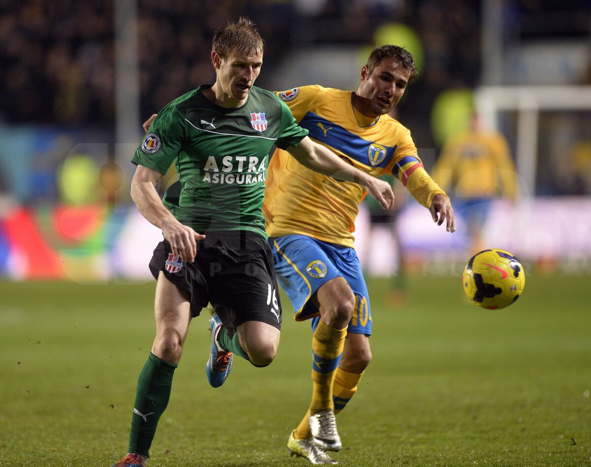 VIDEO şi FOTO Petrolul a învins-o pe Oţelul, scor 2-0, şi s-a apropiat la 5 puncte de Steaua » Teixeira şi Tamuz au înscris