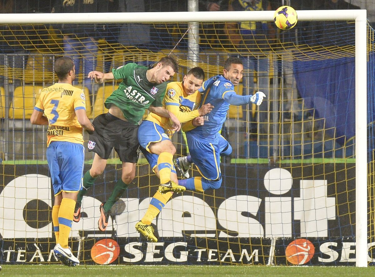 VIDEO şi FOTO Petrolul a învins-o pe Oţelul, scor 2-0, şi s-a apropiat la 5 puncte de Steaua » Teixeira şi Tamuz au înscris