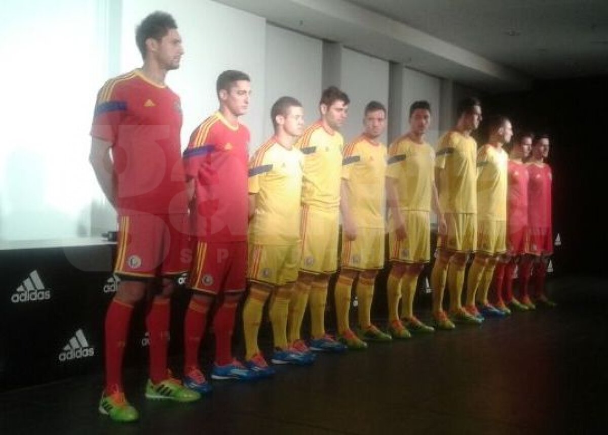 GALERIE FOTO Cu alt look împotriva lui Lionel Messi » Tricolorii au prezentat azi noile echipamente