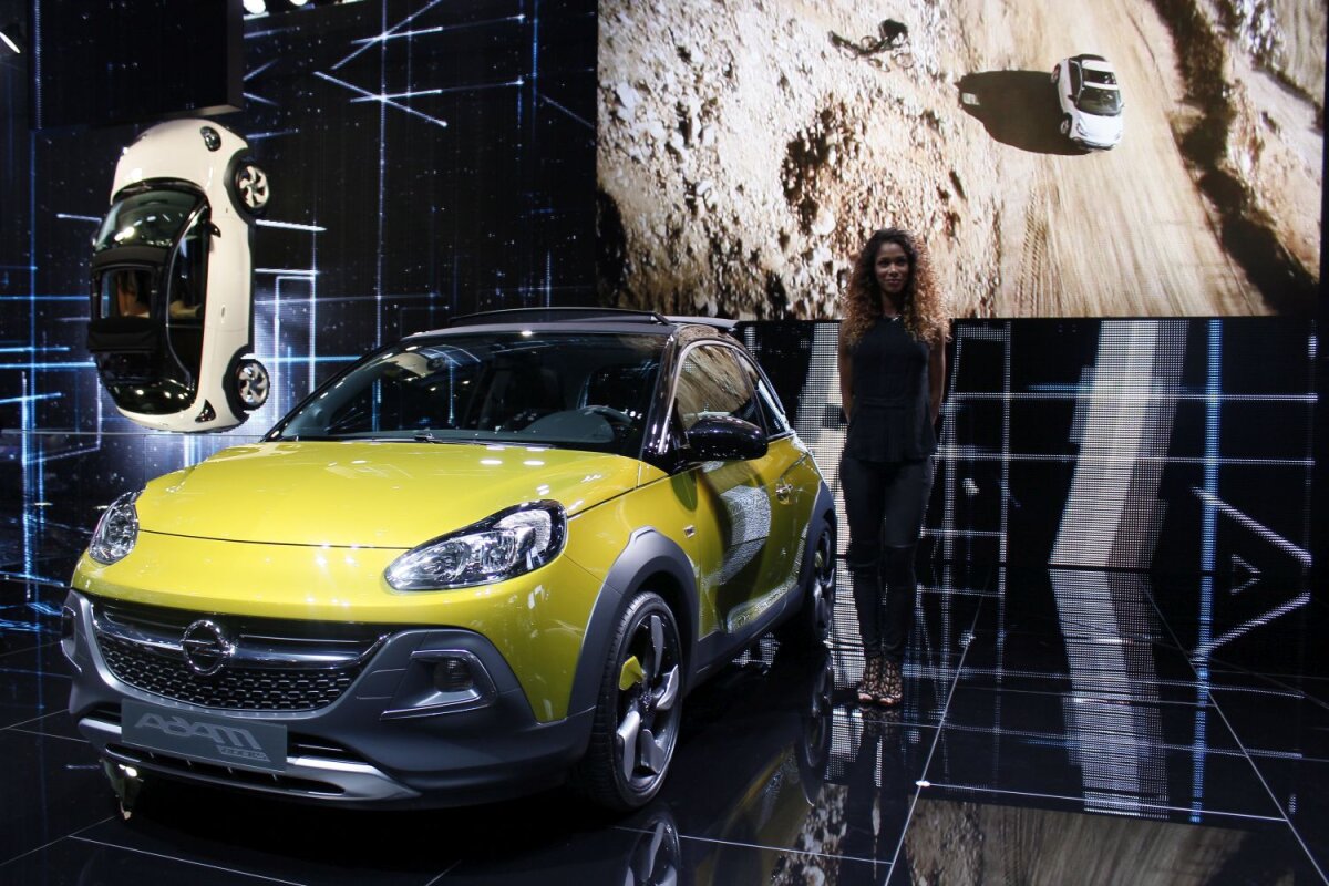 FOTO Fără Dacia e pustiu » La standul românilor e linişte » Care sînt premierele acestui an la Salonul Auto de la Geneva