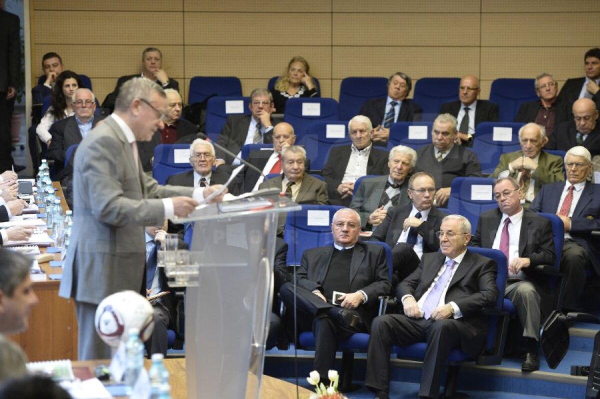 FRF are un nou preşedinte! Răzvan Burleanu l-a învins pe Vasile Avram în turul II cu 113 voturi!