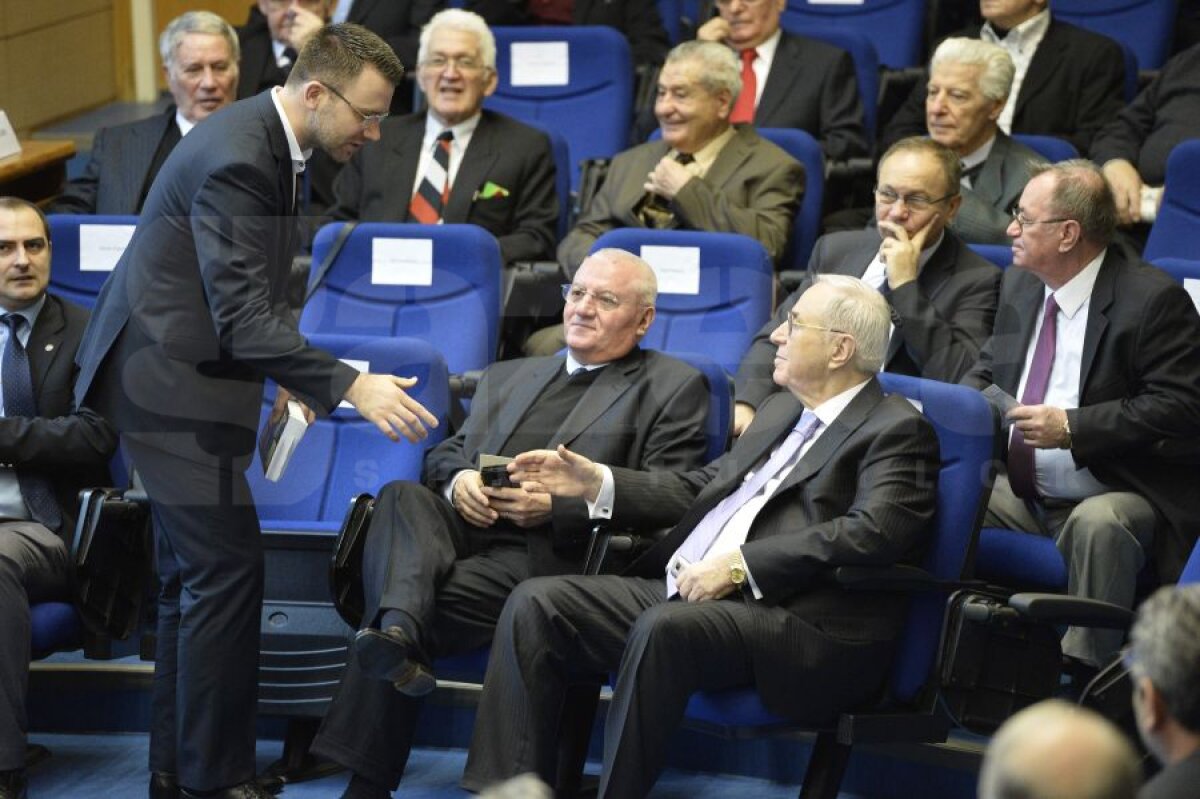 FRF are un nou preşedinte! Răzvan Burleanu l-a învins pe Vasile Avram în turul II cu 113 voturi!