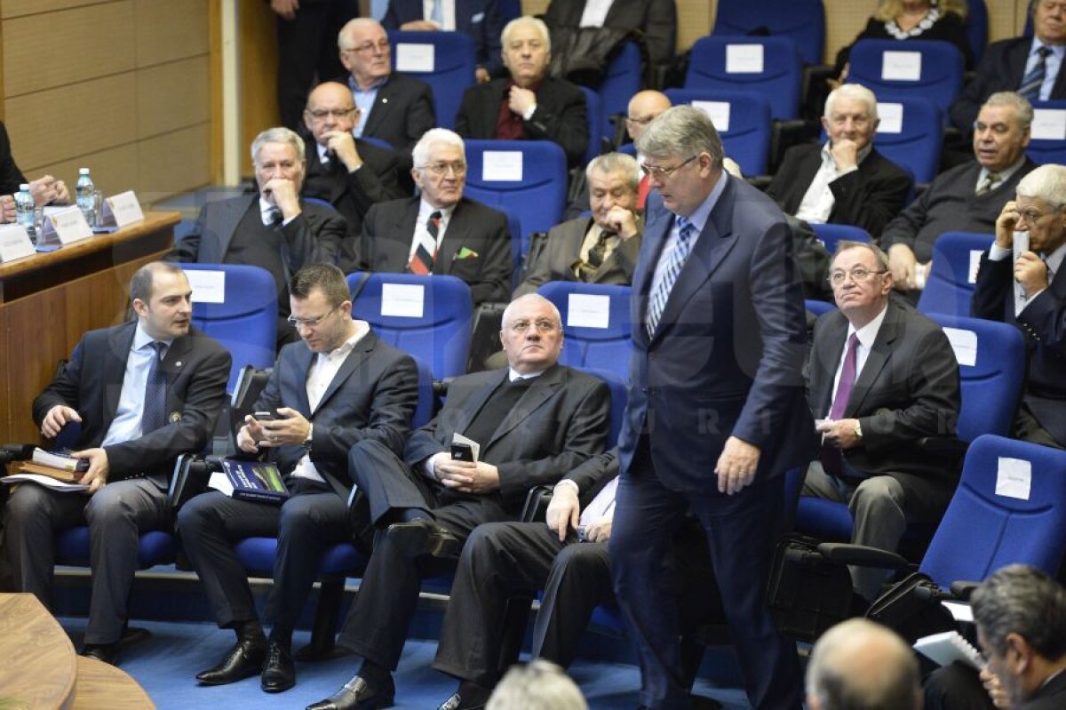 FRF are un nou preşedinte! Răzvan Burleanu l-a învins pe Vasile Avram în turul II cu 113 voturi!