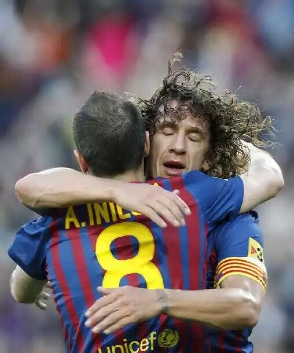 FOTO S-a cutremurat vestiarul! » Carles Puyol a anunţat că pleacă de la Barcelona, Gerard Pique i-a adus lacrimi în ochi cu acest mesaj