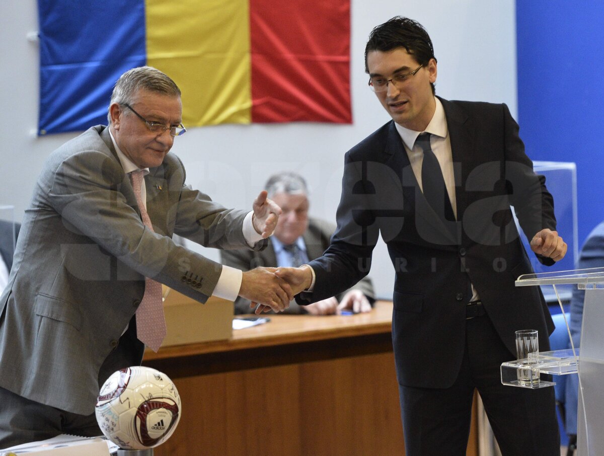 FRF are un nou preşedinte! Răzvan Burleanu l-a învins pe Vasile Avram în turul II cu 113 voturi!