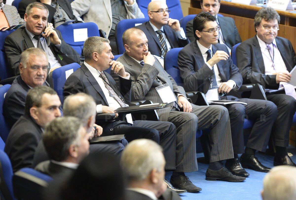 FRF are un nou preşedinte! Răzvan Burleanu l-a învins pe Vasile Avram în turul II cu 113 voturi!