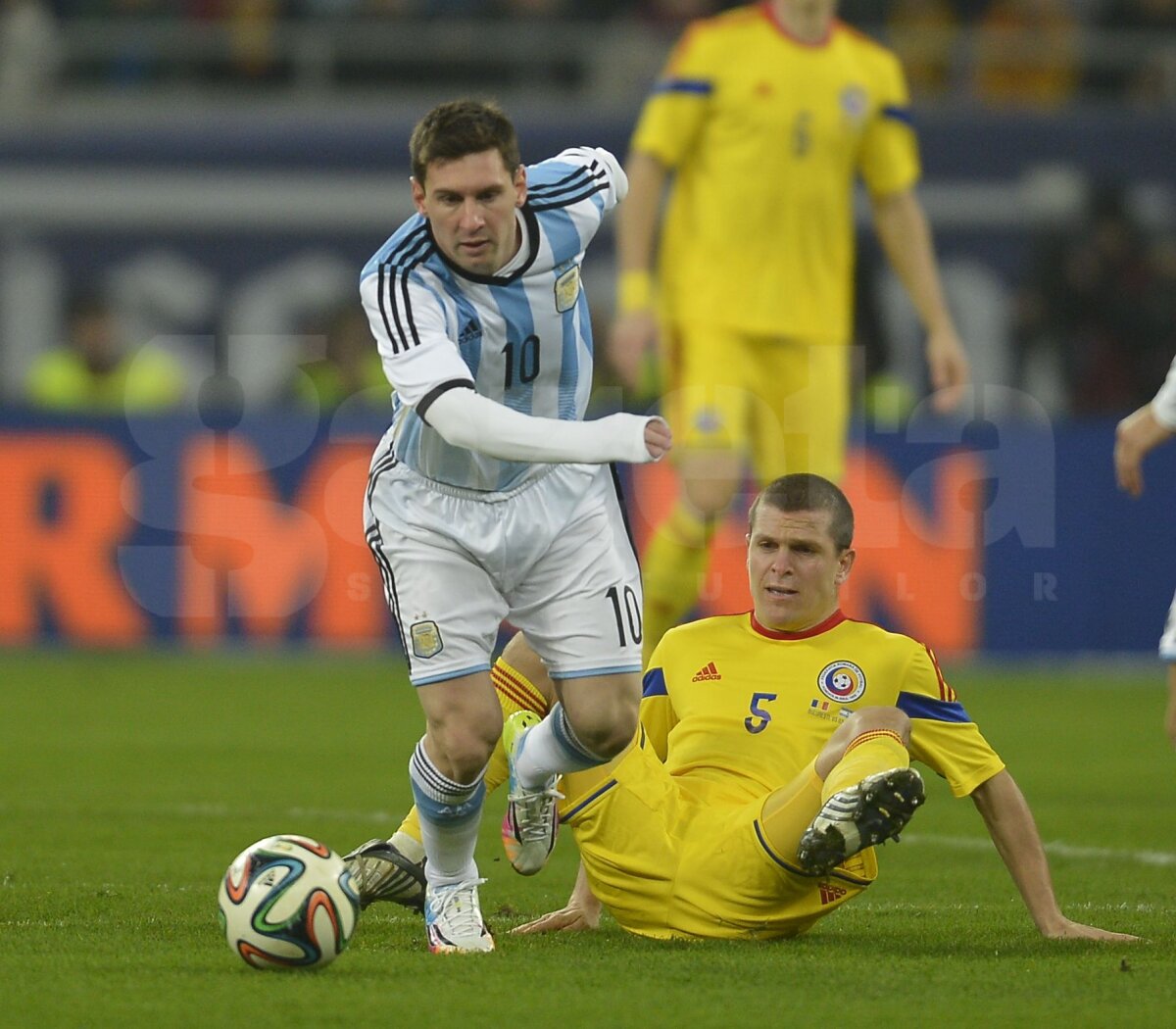 FOTO Lui Messi i s-a făcut rău » Argentinianul a vomitat pe teren în primele minute ale amicalului cu România