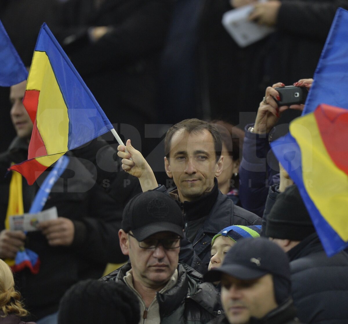 FOTO Atmosferă de sărbătoare pe Arena Naţională » Aproximativ 45.000 de oameni au venit la România - Argentina