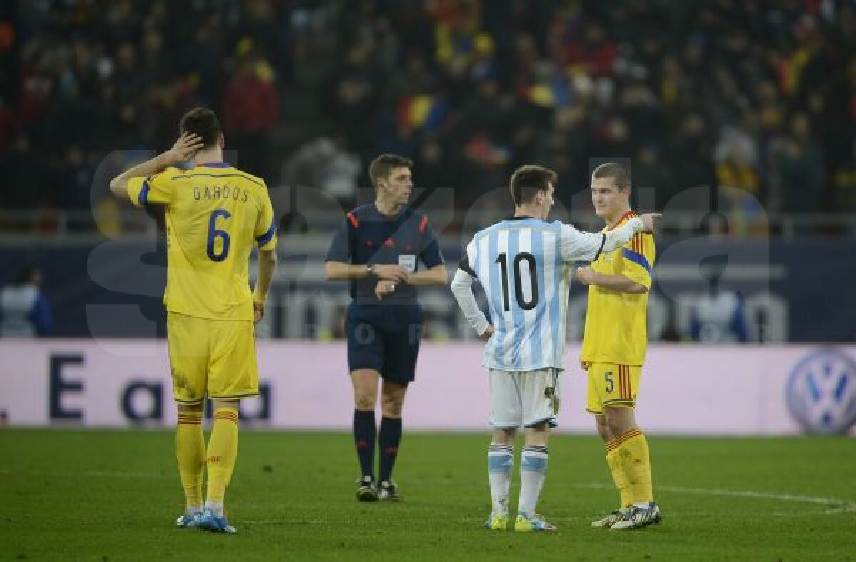 FOTO Reacţie debusolată » Imagini inedite cu Lionel Messi, prins în "războiul" Alexandru Bourceanu vs. Gabi Torje pentru tricou