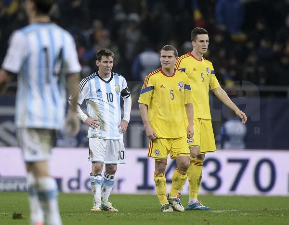 FOTO Reacţie debusolată » Imagini inedite cu Lionel Messi, prins în "războiul" Alexandru Bourceanu vs. Gabi Torje pentru tricou