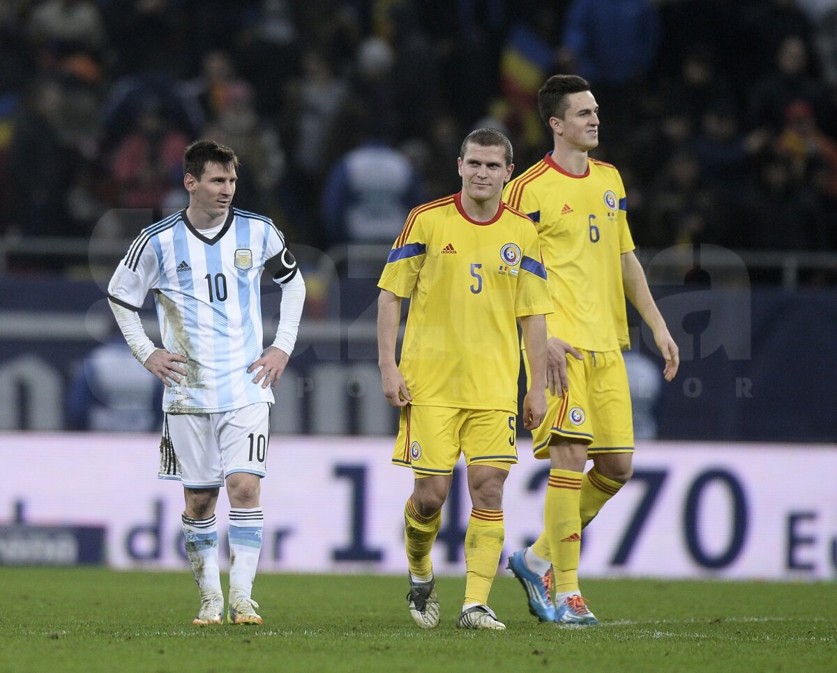 FOTO Reacţie debusolată » Imagini inedite cu Lionel Messi, prins în "războiul" Alexandru Bourceanu vs. Gabi Torje pentru tricou