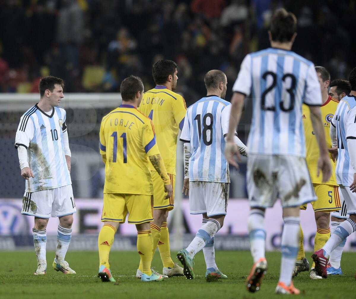 FOTO Reacţie debusolată » Imagini inedite cu Lionel Messi, prins în "războiul" Alexandru Bourceanu vs. Gabi Torje pentru tricou