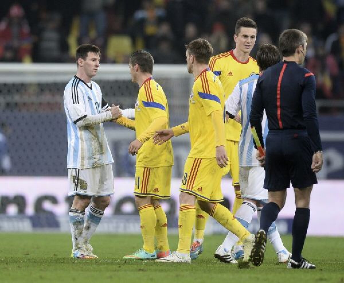 FOTO Reacţie debusolată » Imagini inedite cu Lionel Messi, prins în "războiul" Alexandru Bourceanu vs. Gabi Torje pentru tricou