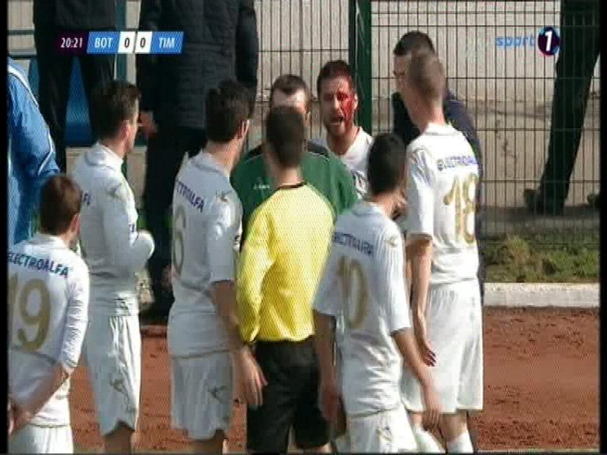 VIDEO+FOTO Imagini horror la Botoşani! » Marius Croitoru plin de sînge după ce a primit un cot în cap