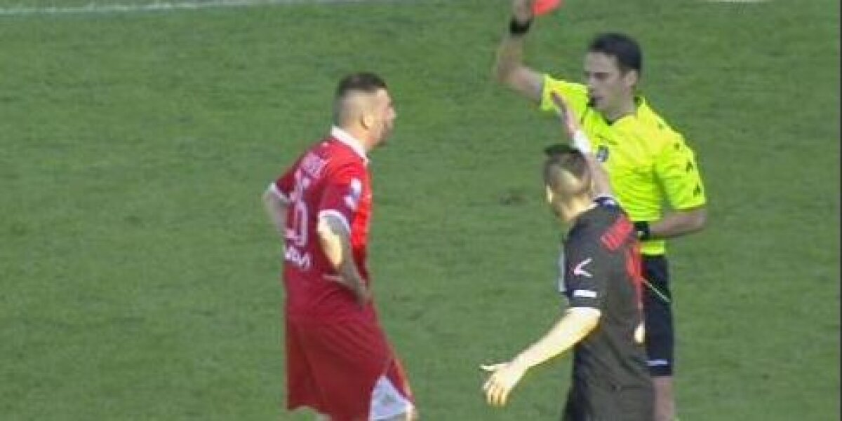 Imagini incredibile din Italia! Un jucător şi-a muşcat adversarul de picior!