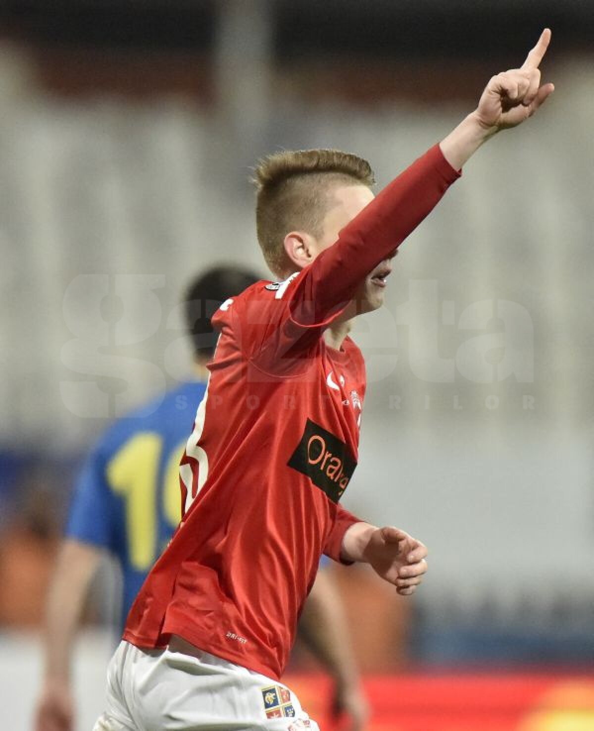 VIDEO "Cîini" de Europa » Dinamo o învinge pe Corona, 1-0, şi urcă pe locul 4