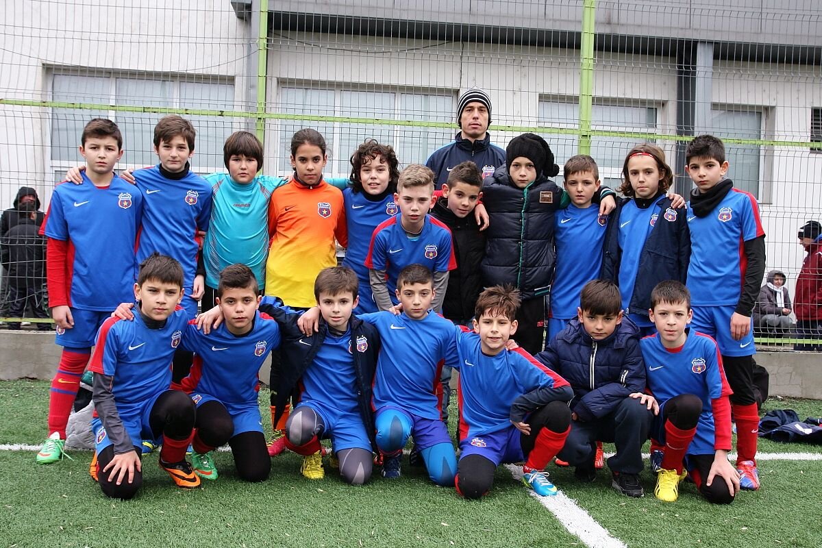 Dimineaţa fotbalişti, seara miniultraşi! » Steaua îşi pregăteşte, în acelaşi timp, viitorul echipei şi al suporterilor